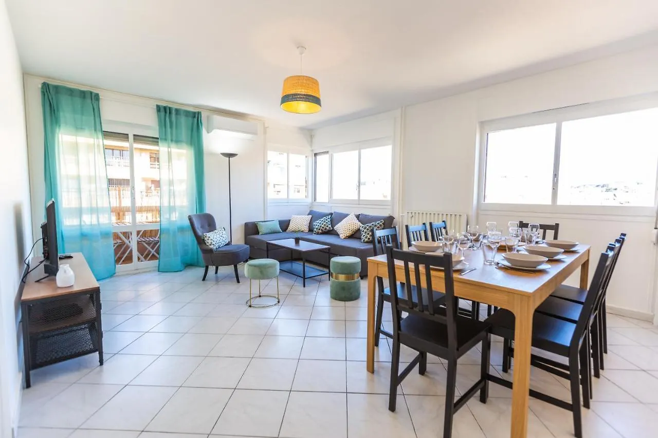 Appartement Superbe 100m2 - 2 Balcons - Proche Gare - Climatisé à Marseille