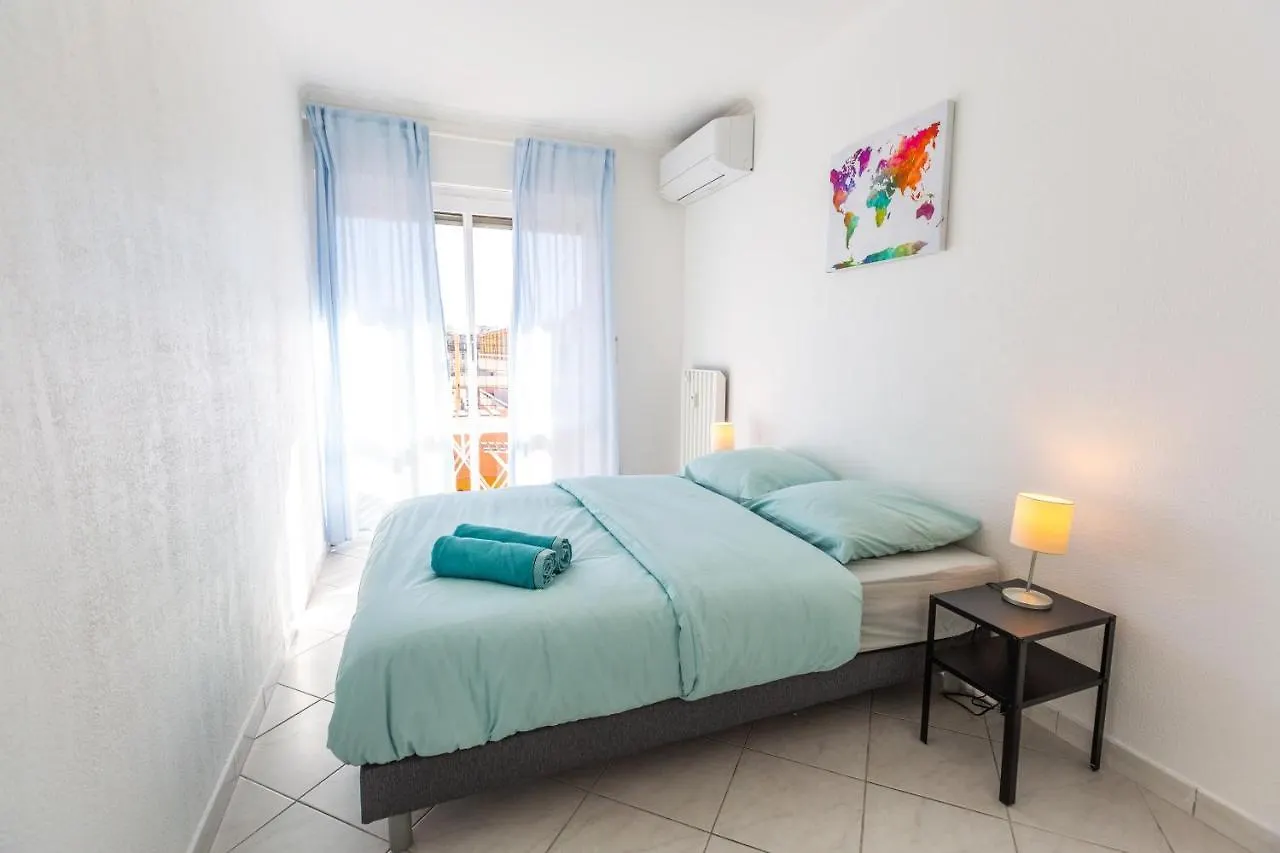 Appartement Superbe 100m2 - 2 Balcons - Proche Gare - Climatisé à Marseille France