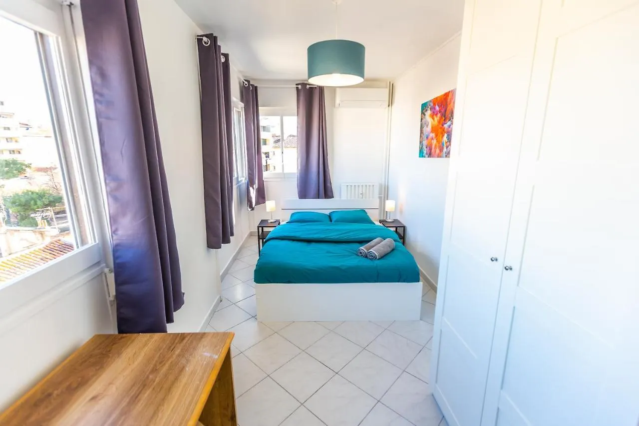 Appartement Superbe 100m2 - 2 Balcons - Proche Gare - Climatisé à Marseille France