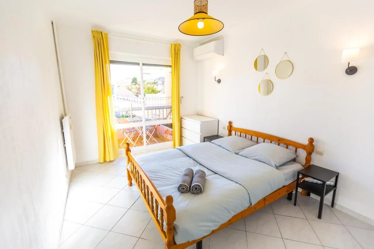 Appartement Superbe 100m2 - 2 Balcons - Proche Gare - Climatisé à Marseille