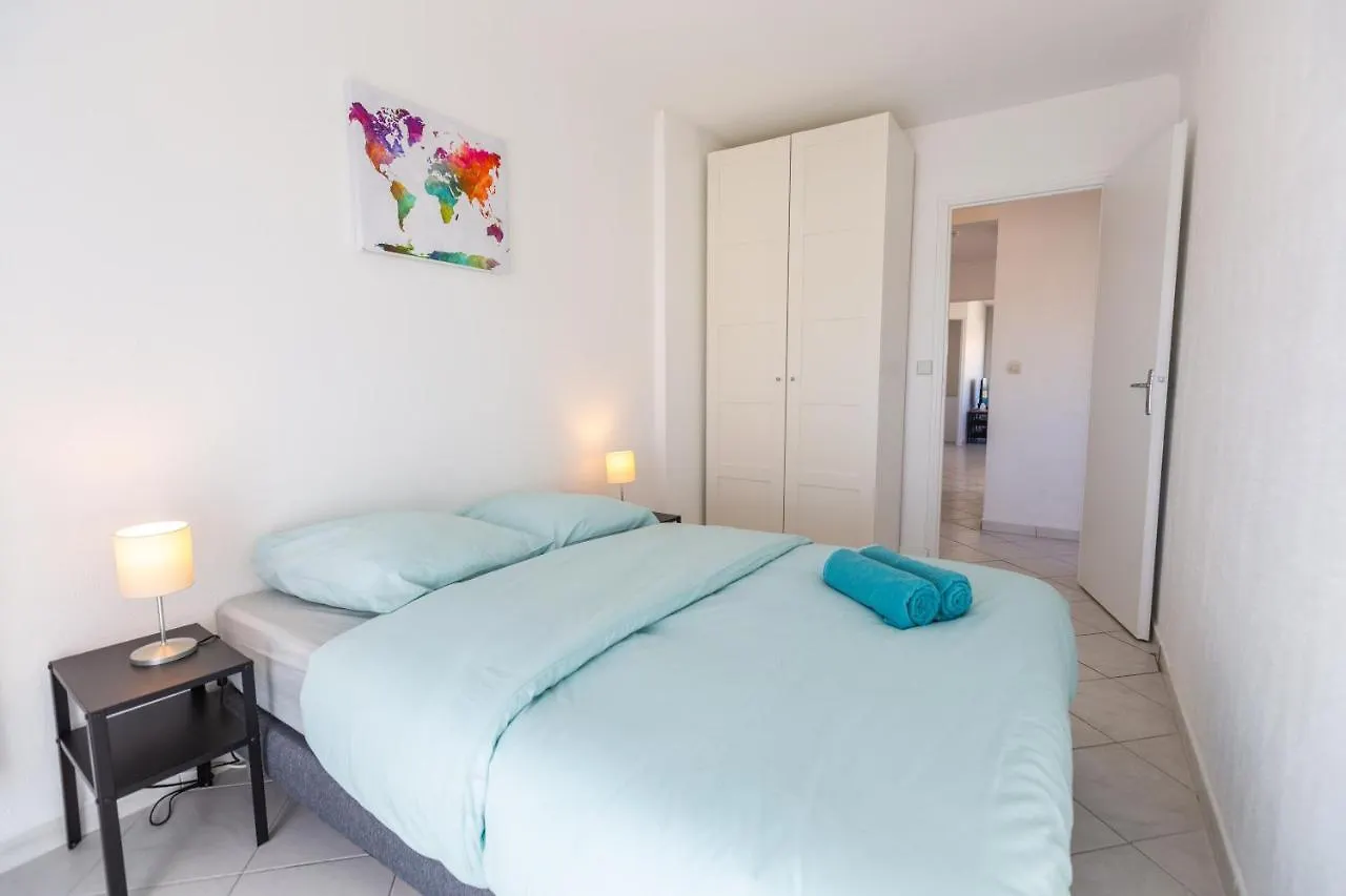 Appartement Superbe 100m2 - 2 Balcons - Proche Gare - Climatisé à Marseille France
